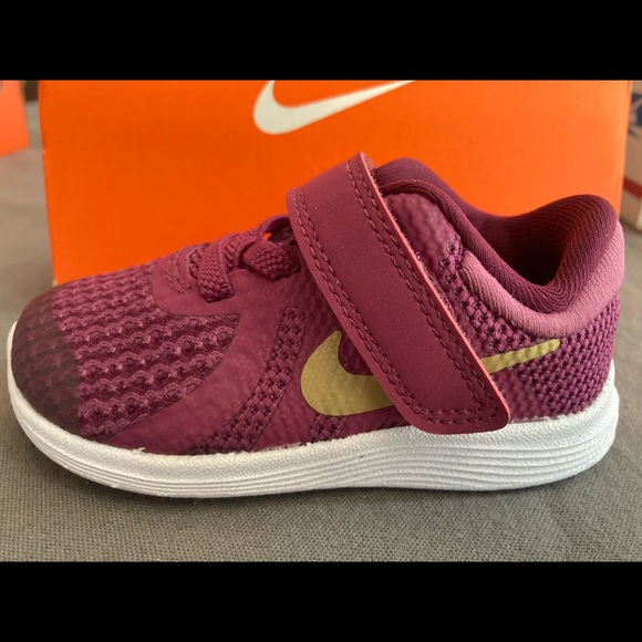 NEW NIKE REVOLUTION 4 SNEAKERS 4C GIRLS TODDLER CHILDREN INFANT SHOES BABY - Picture 7 of 16